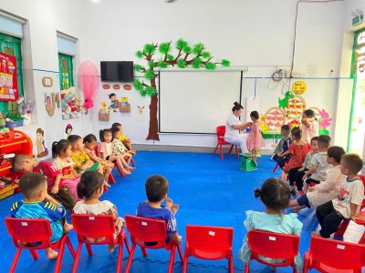 TRƯỜNG MẦM NON VÕ NGUYÊN GIÁP PHỐI HỢP CÙNG TRẠM Y TẾ XÃ  TỔ CHỨC KHÁM SỨC KHỎE VÀ CÂN ĐO CHO TRẺ