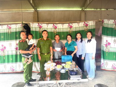 TRAO YÊU THƯƠNG ĐẾN HỌC SINH CÓ HOÀN CẢNH KHÓ KHĂN NHÂN DỊP QUỐC TẾT THIẾU NHI 1/6