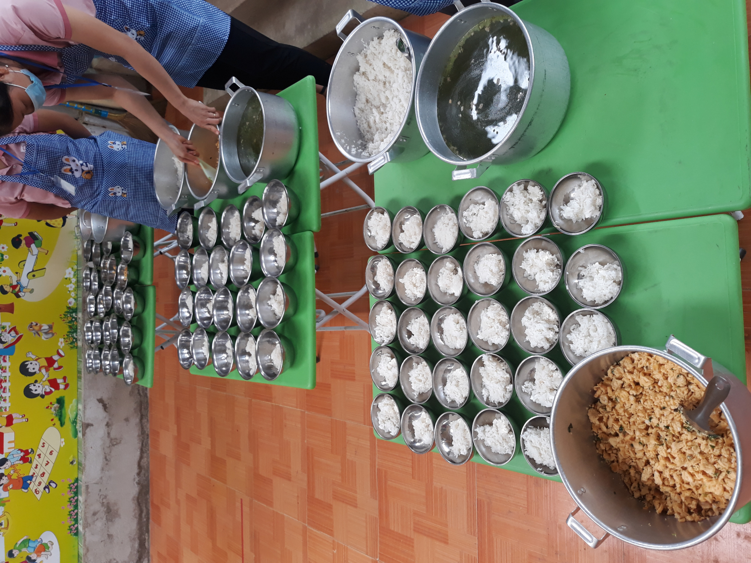 Dự án quỹ nuôi em tiếp sức cho các con tới trường