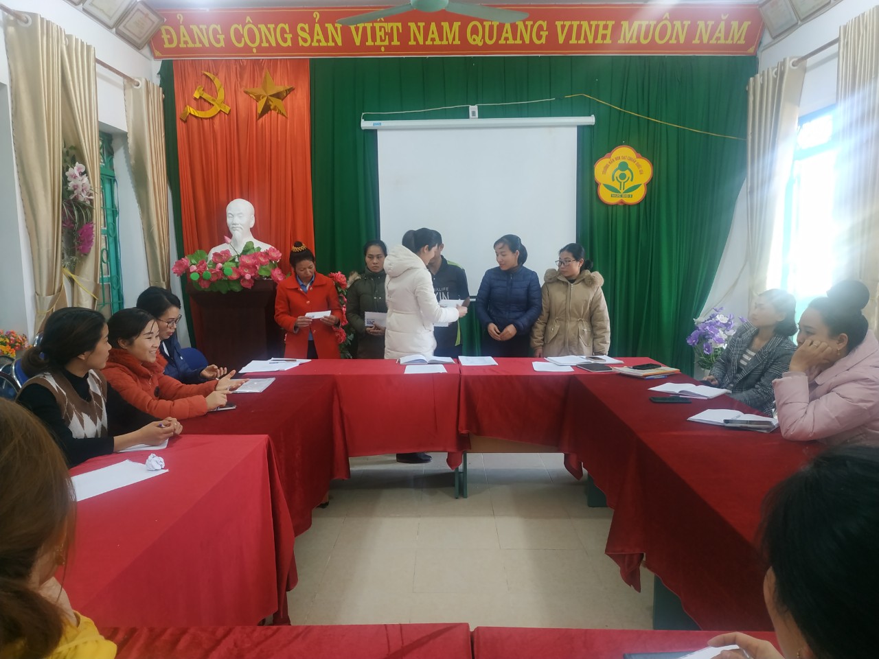 TẶNG QUÀ TẾT CỦA LIÊN ĐOÀN LAO ĐỘNG THÀNH PHỐ ĐIỆN BIÊN PHỦ