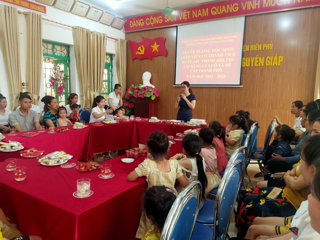 GẶP MẶT, TUYÊN DƯƠNG GIÁO VIÊN VÀ HỌC SINH CÓ THÀNH TÍCH XUẤT SẮC TRONG HỘI THI “TÀI NĂNG CỦA CÔ VÀ BÉ” CẤP THÀNH PHỐ NĂM HỌC 2022-2023