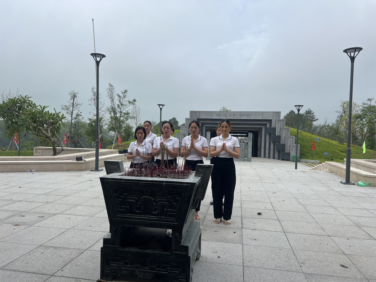 DÂNG HƯƠNG TƯỞNG NIỆM CÁC ANH HÙNG LIỆT SĨ NHÂN DỊP KỈ NIỆM 69 NĂM CHIẾN THẮNG LỊCH SỬ ĐIỆN BIÊN PHỦ (7/5/1954 - 7/5/2023).