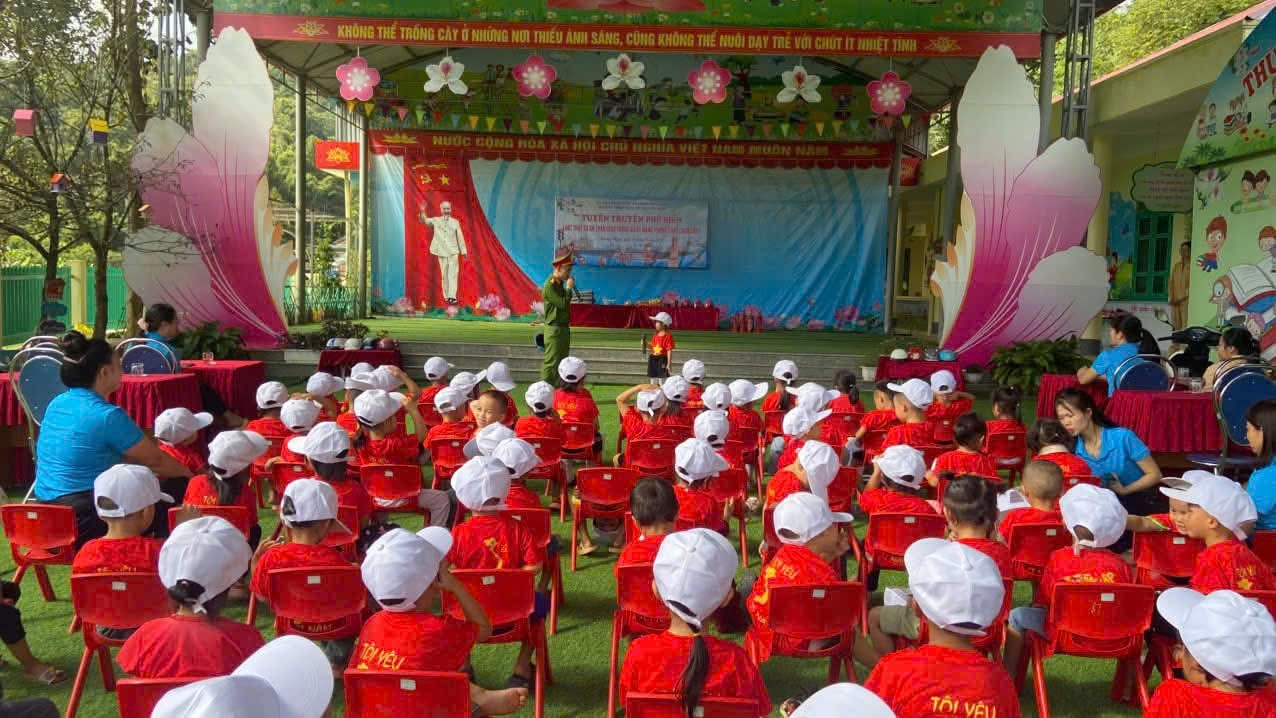 TUYÊN TRUYỀN AN TOÀN GIAO THÔNG VÀ CÔNG TÁC PHÒNG CHÁY CHỮA CHÁY TẠI TRƯỜNG MẦM NON VÕ NGUYÊN GIÁP